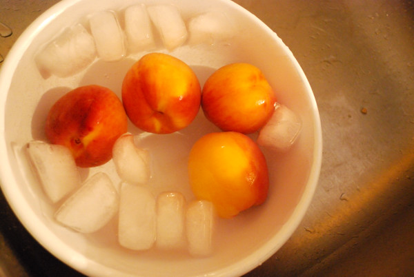 Blanching_peaches Blanching_peaches
