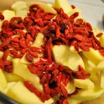 Apples_&_Goji_Berries_with_honey
