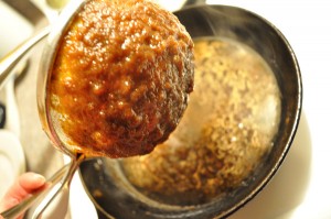 Sauce, pushing through the garnature puree - Food Gyspy Sauce, pushing through the garnature puree - Food Gyspy