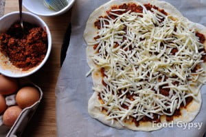 Breakfast pizza, assembly - FG