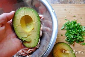 Slicing avocado 1 - FG