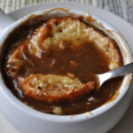 Soupe a l'oignon gratinée recipe