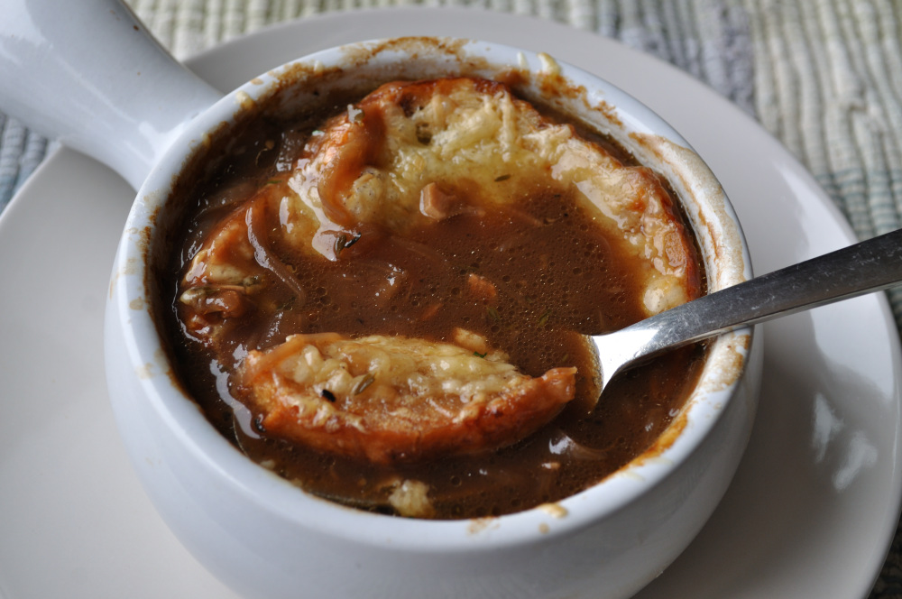 Soupe a l'oignon gratinée recipe