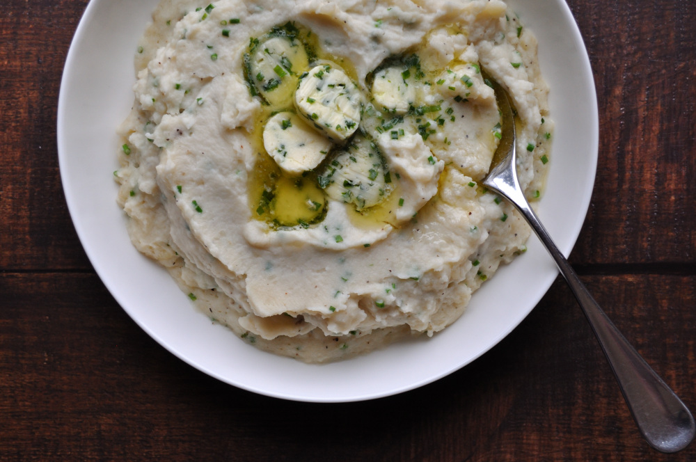 Creamy Sour Cream and Chive Mashed Potatoes