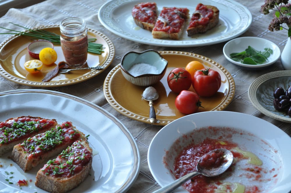 Spanish Pan Con Tomate, two ways.
